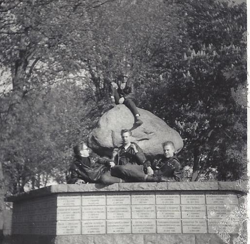 http://www.falkene-haderslev.dk/images/Diverse/historiskebillder/Edderkoppen1.jpg