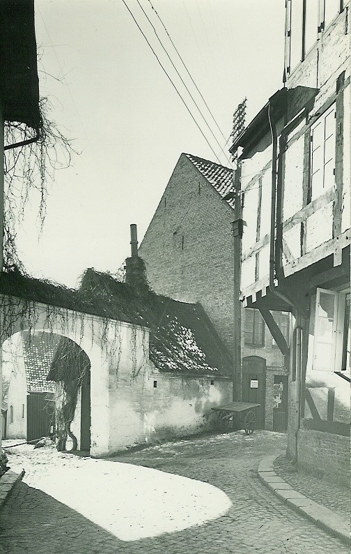 http://www.falkene-haderslev.dk/images/Diverse/historiskebillder/GlBrandvej.jpg