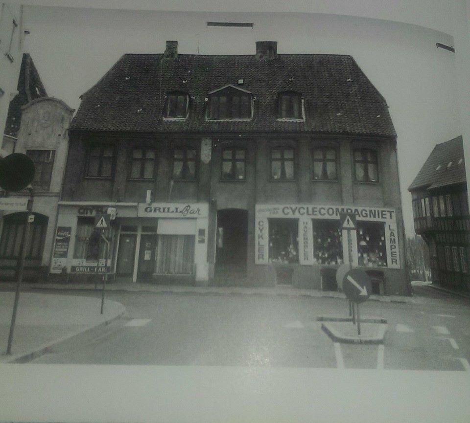 http://www.falkene-haderslev.dk/images/Diverse/klubhuse/citybar1957.jpg